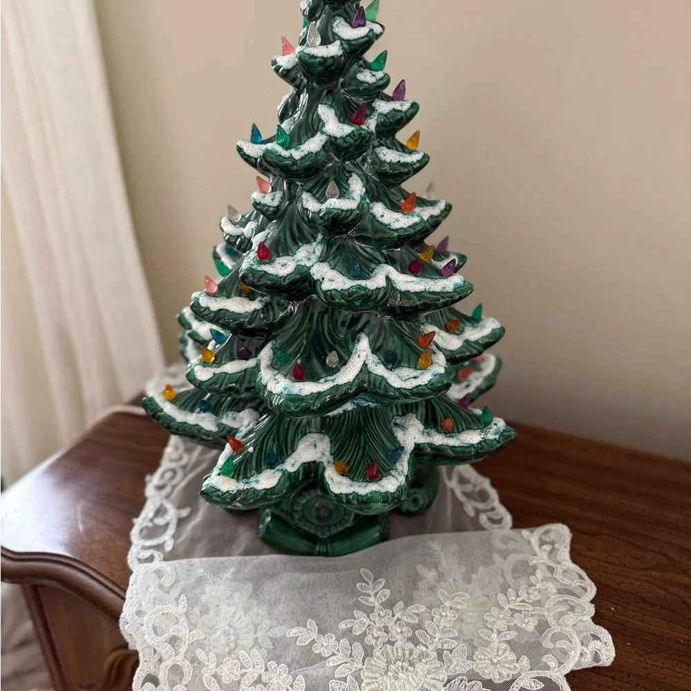 Vintage Atlantic Mold 1970s Ceramic Christmas Tree with Multi-Colored Lights - Picture 2 of 11
